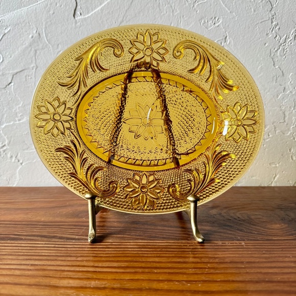Vintage Tiara Sandwich Amber Snack Plates | Indiana Glass | Floral Pressed Glass - Picture 5 of 8